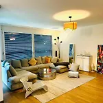 Magnifique, 2 Chambres A 8 Minutes A Pieds Du Jet D\'Eau!